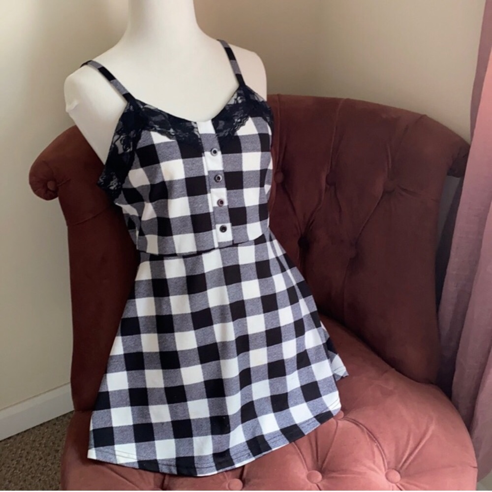 Black & white checkered top size small